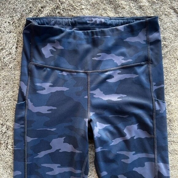 Athleta Ultimate Stash Pocket Camo Capri Sz S - Picture 5 of 8